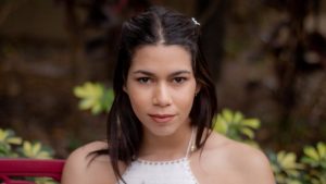 woman experiencing the early pregnancy symptoms